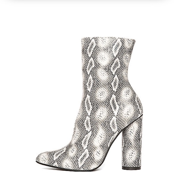 🆕 Bryce Vegan Snake Skin Print Ankle Booties - Picture 2 of 8